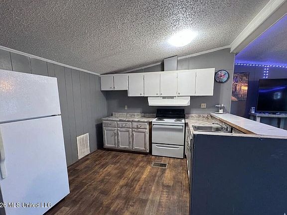 5th image of 323 Burton Rd