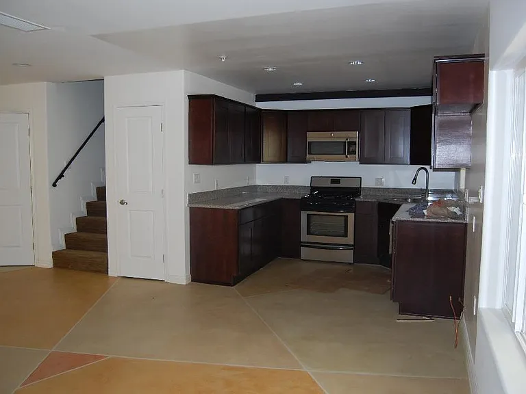 Walkable Beverly Grove Townhomes — Photo 6