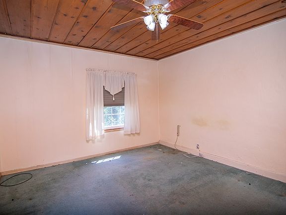 12th image of 17 Maplewood Avenue