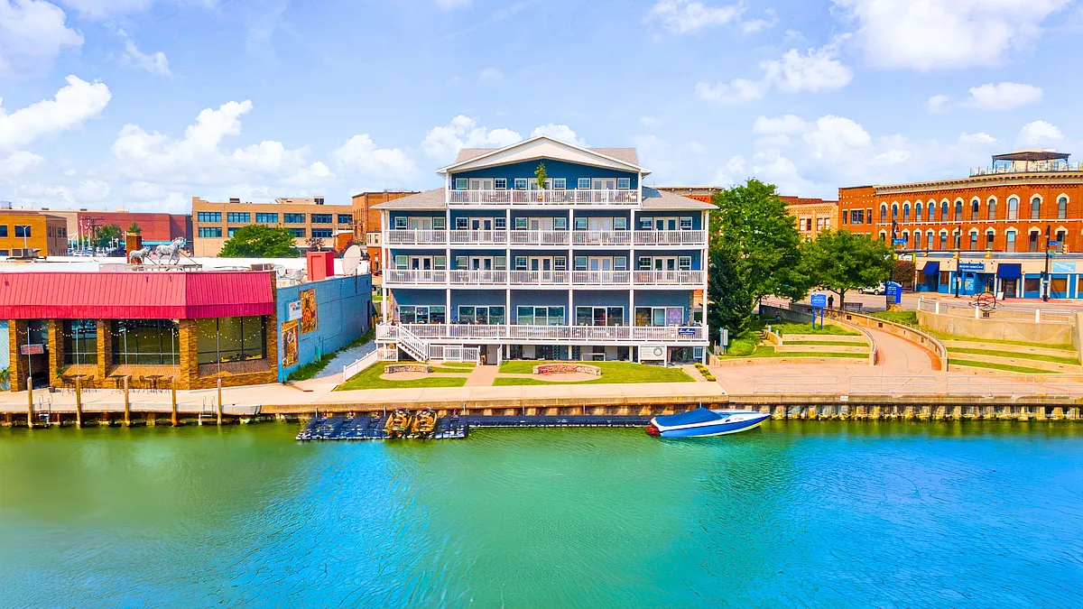 Building Photo - 508 Quay St #3