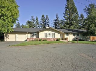 11 El Camino Flores, Moraga, CA