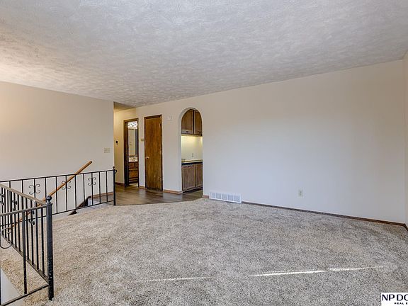 5th image of 212 Bellevue Blvd S
