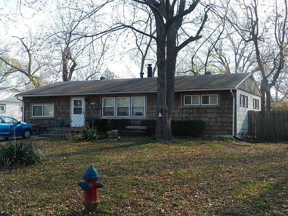 2nd image of 10805 Cambridge Ave