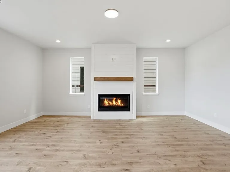 900 SE 34th Cir — Photo 9
