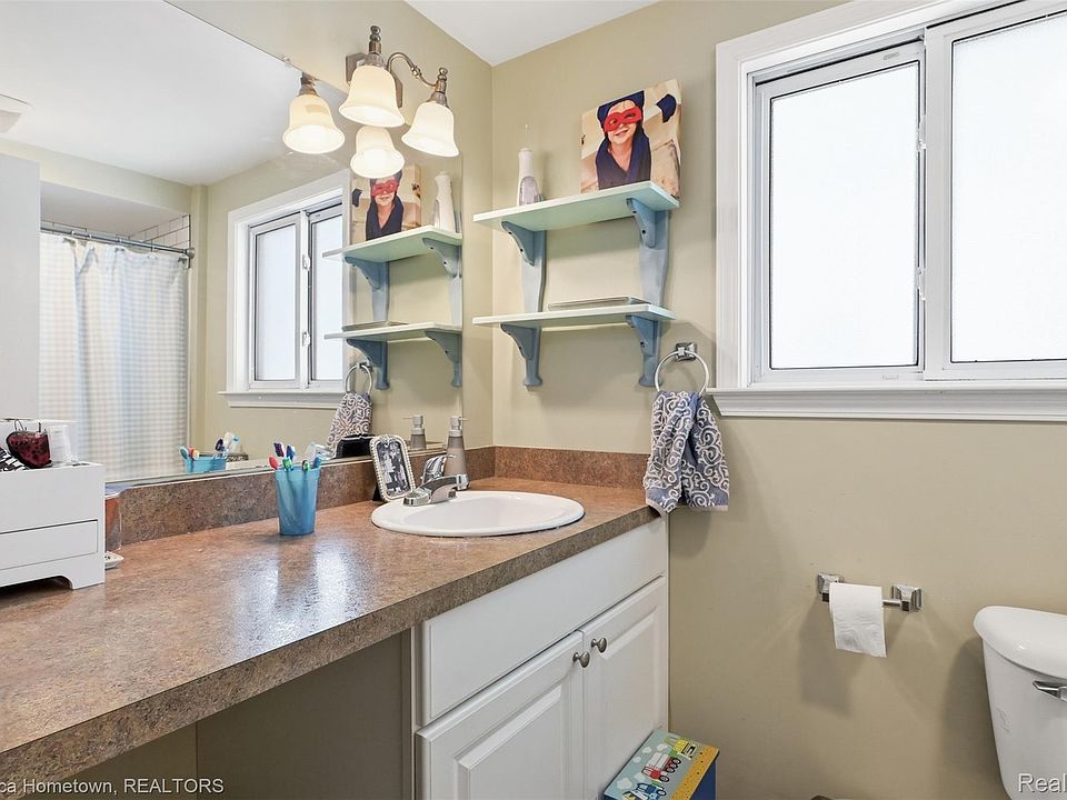 260 Burroughs St, photo 21