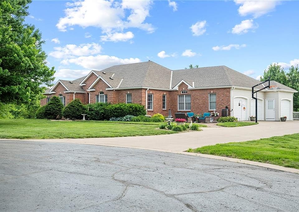 1st image of 19704 NE Red Oak Blvd