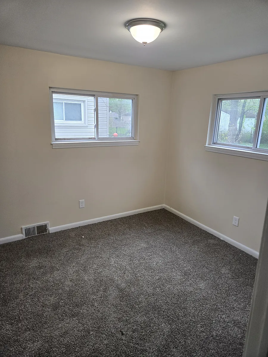 Building Photo - 28953 Oakwood St