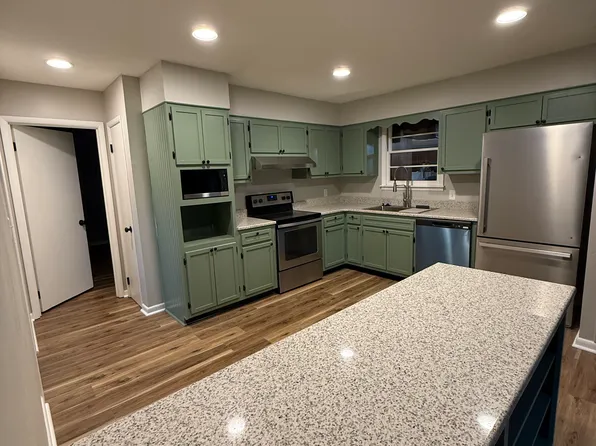 6208 Stratford Ct NW, Huntsville, AL 35806