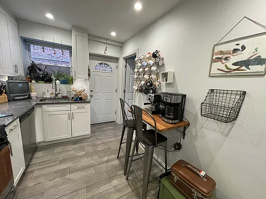 Rented by Metropolis International Realty Inc. | media 18