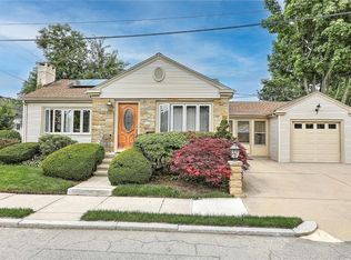 2 Chace Dr, Providence, RI 02906