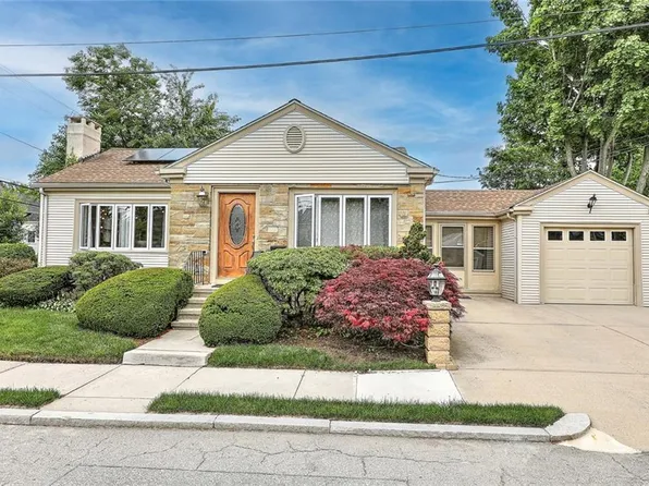 2 Chace Dr, Providence, RI 02906