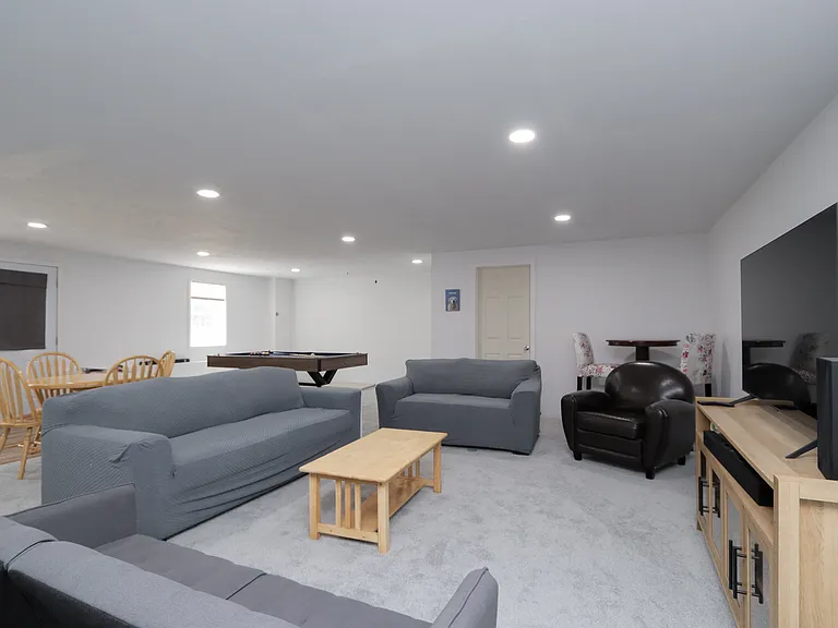 177 Thompson St — Photo 32