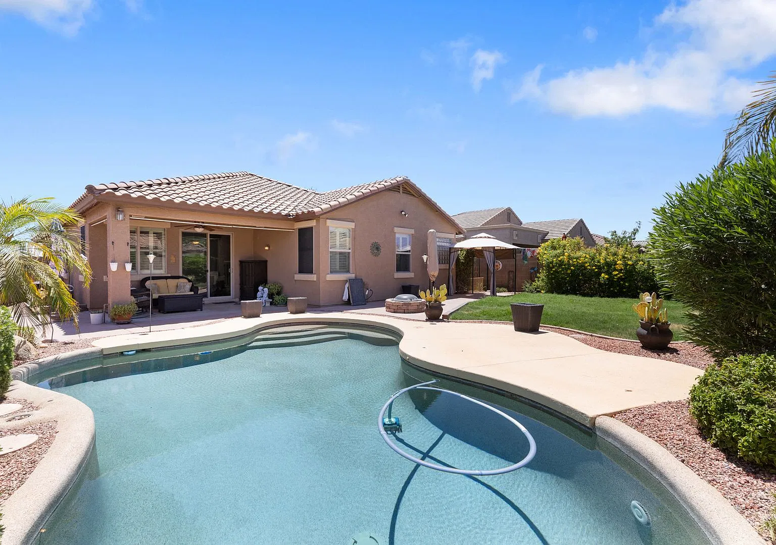 Beautifully Updated 4-Bedroom Single-Level Home with Pool in Gilbert — Photo 1