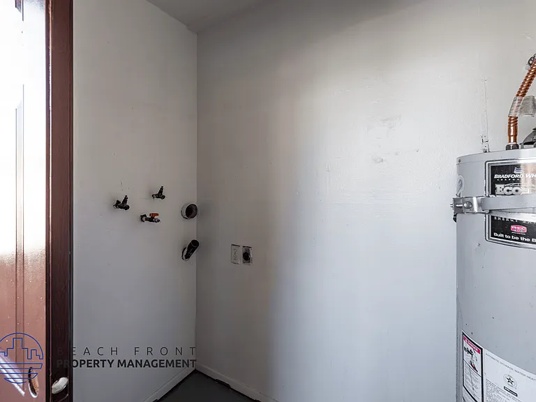 619 E. Riverside Dr. — Photo 15