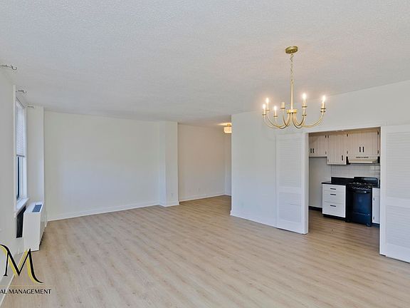 4th image of 140 Chestnut St APT 404
