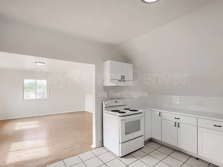 1118 6th St #B — Photo 4