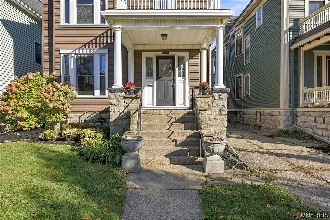 3 bed, 1.0 bath, 1600 sqft, $2,200 — Photo 2