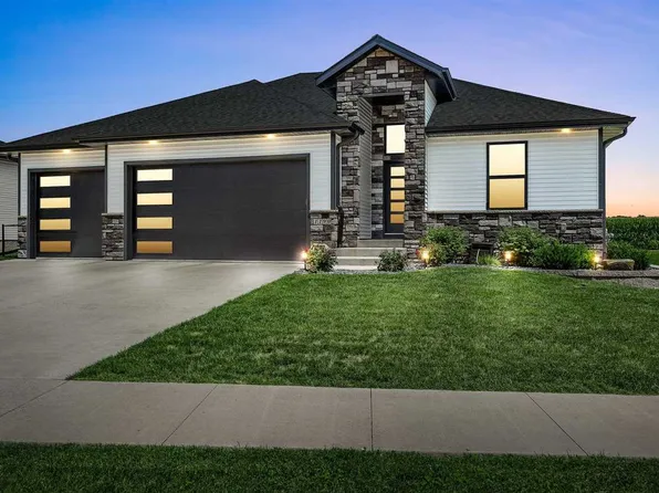 1190 Berkshire Ln, North Liberty, IA 52317