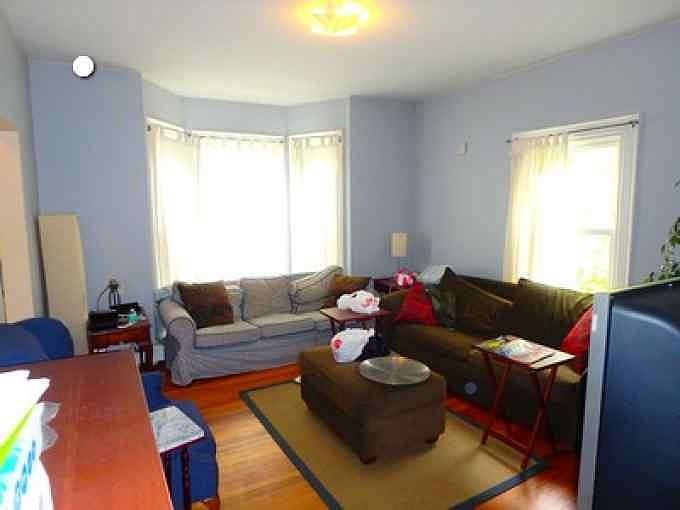 1st image of 220 Banks St #Townhouse