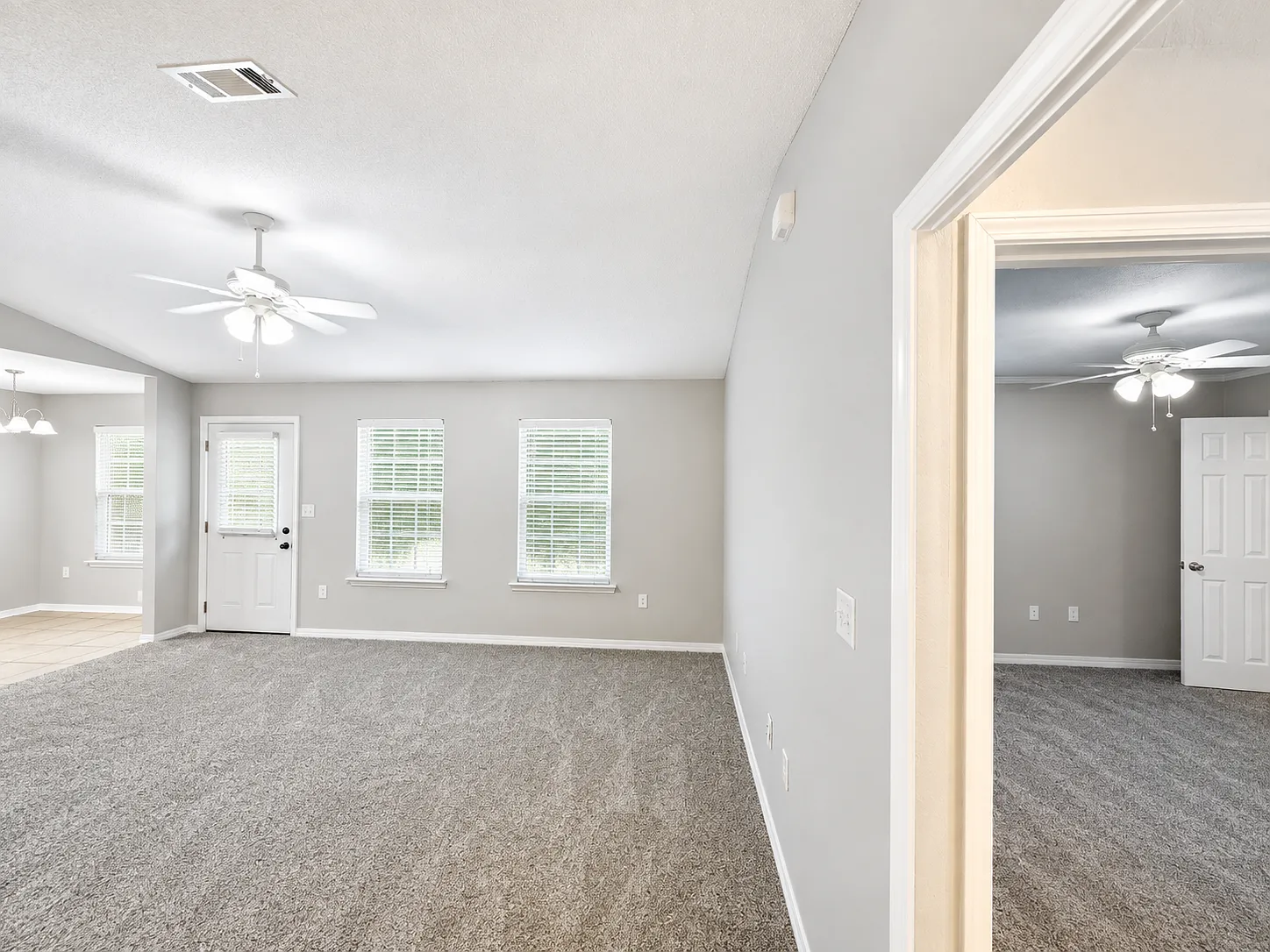 3 bed, 1054 sqft, $1,700 — Photo 4