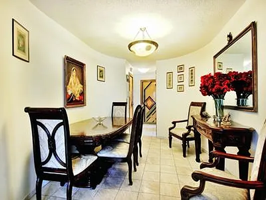 Rented by R New York | media 2