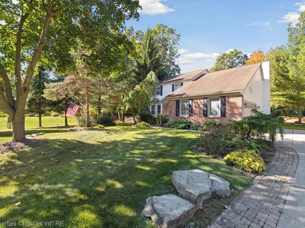 2464 Freeman Dr, Lake Orion, MI 48360