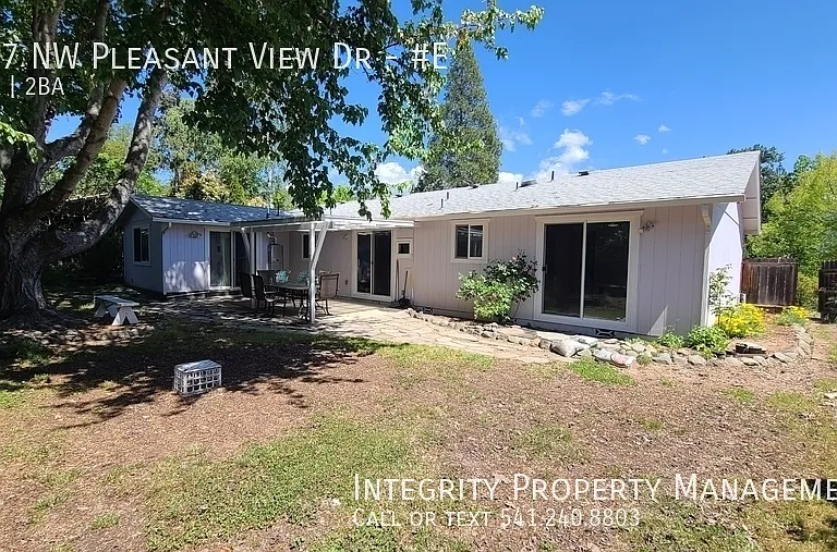 347 NW Pleasant View Dr #E — Photo 17
