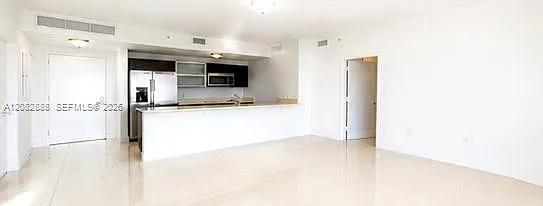 Ivy Condo — Photo 2