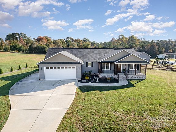 2nd image of 3470 Storybrook Ln