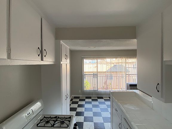 2nd image of 1635 N Hobart Blvd #21