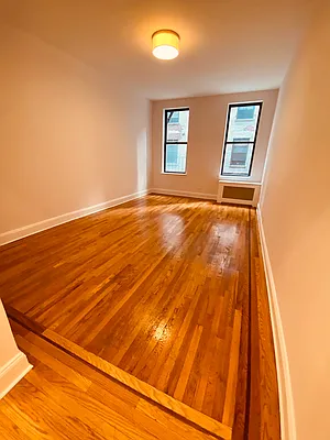 Rented by Metropolis Real Estate of Manhattan | media 1