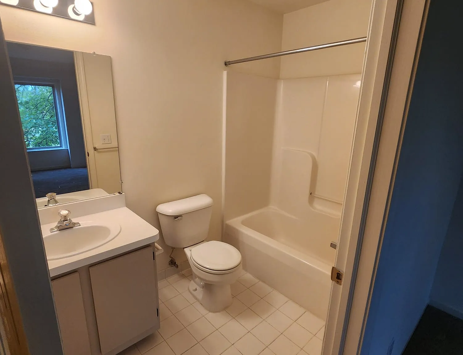 2 bed, 1080 sqft, $1,625 — Photo 4