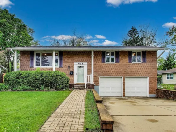 654 N Robinson Dr, Palatine, IL 60074