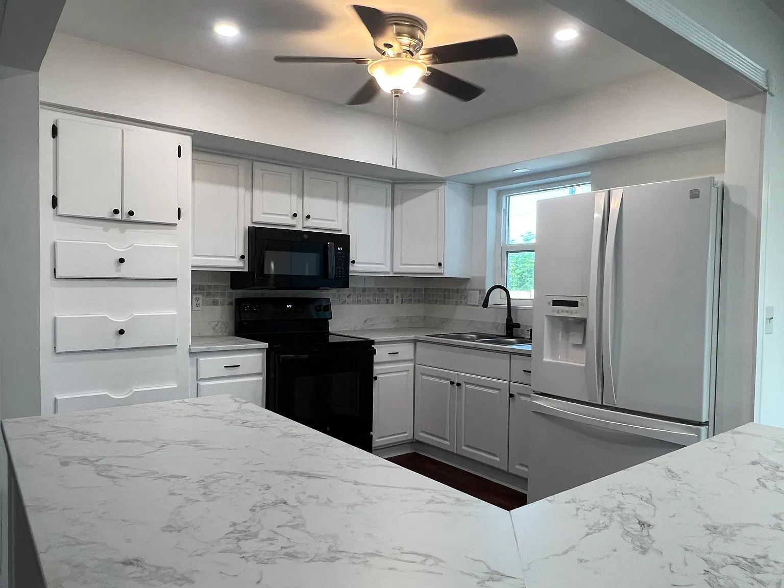 3 bed, 2.0 bath, 1428 sqft, $3,450 — Photo 4
