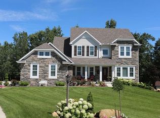 9017 Palmers Way Dr, Fenton, MI 48430