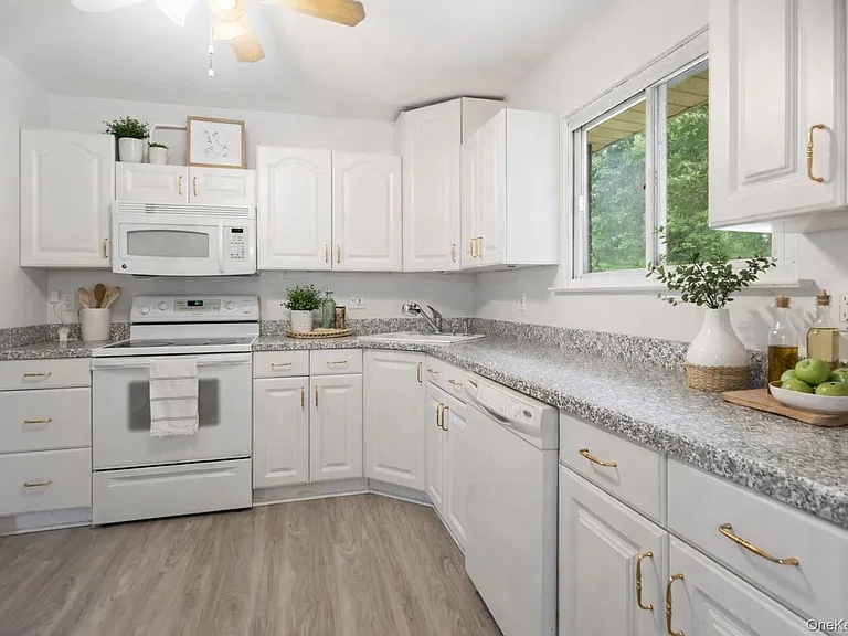 39 Wolfhollow Rd — Photo 11
