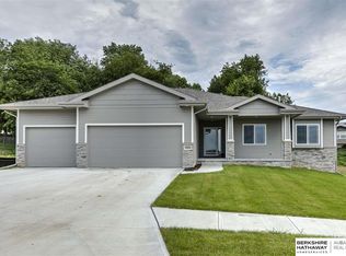 4222 Barksdale Dr, Bellevue, NE 68123
