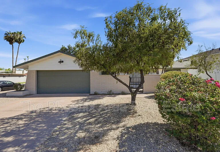 447 E Carson Dr — Photo 4