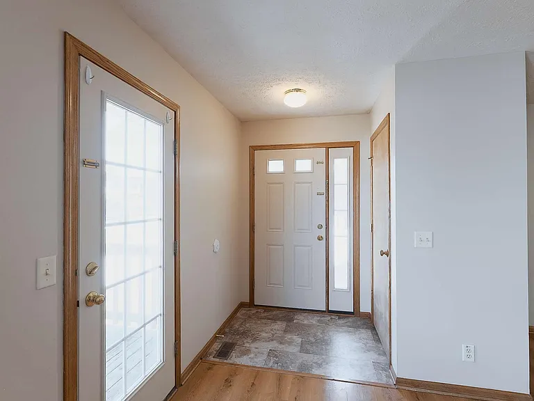 8604 Delphinium Ln — Photo 4