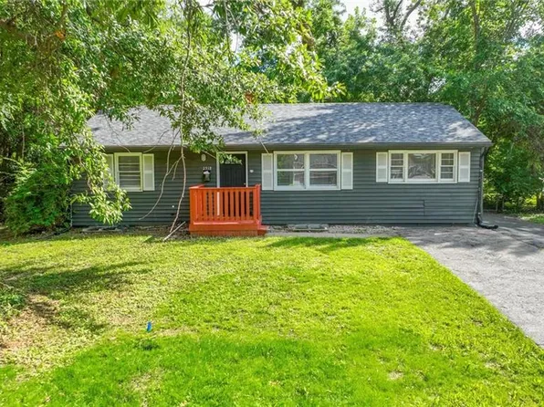 2518 S Crescent Ave, Independence, MO 64052