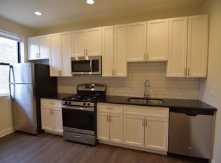 1906 W Montrose Ave, Chicago, IL 60613