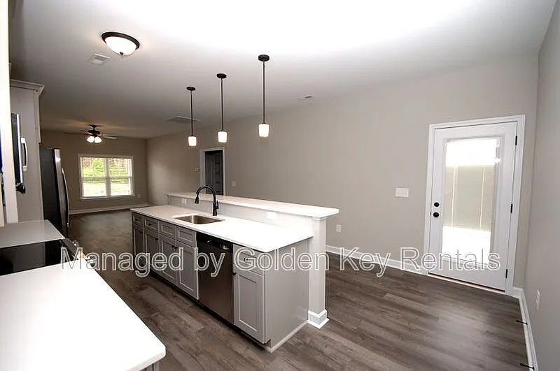 3 bed, 2.0 bath, $1,650 — Photo 4