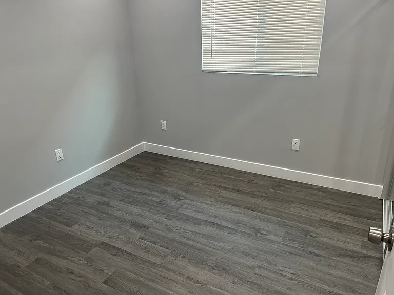 429 E Elk Ave #3 — Photo 11