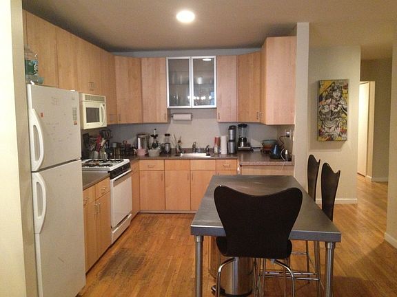 3rd image of 109 W 28th St APT 2