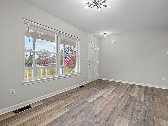 5th image of 850 Greenwood Rd