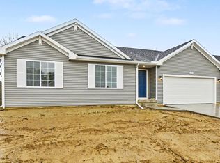 5549 Mammoth Dr SE, Caledonia, MI 49316