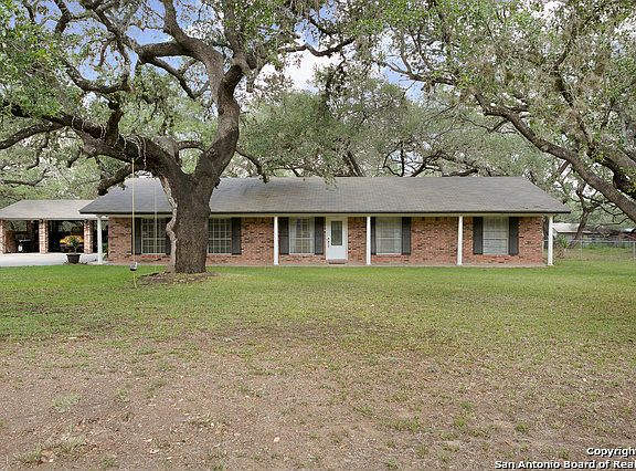 3rd image of 108 Live Oak Dr