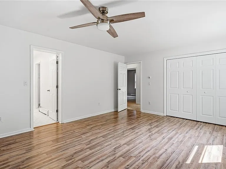2 Lafayette Dr — Photo 15