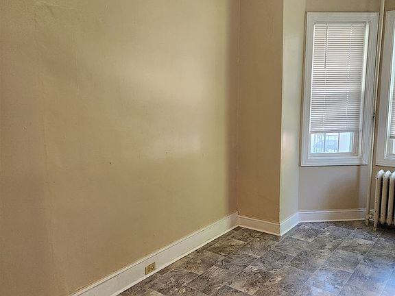 4th image of 530 High St APT 2