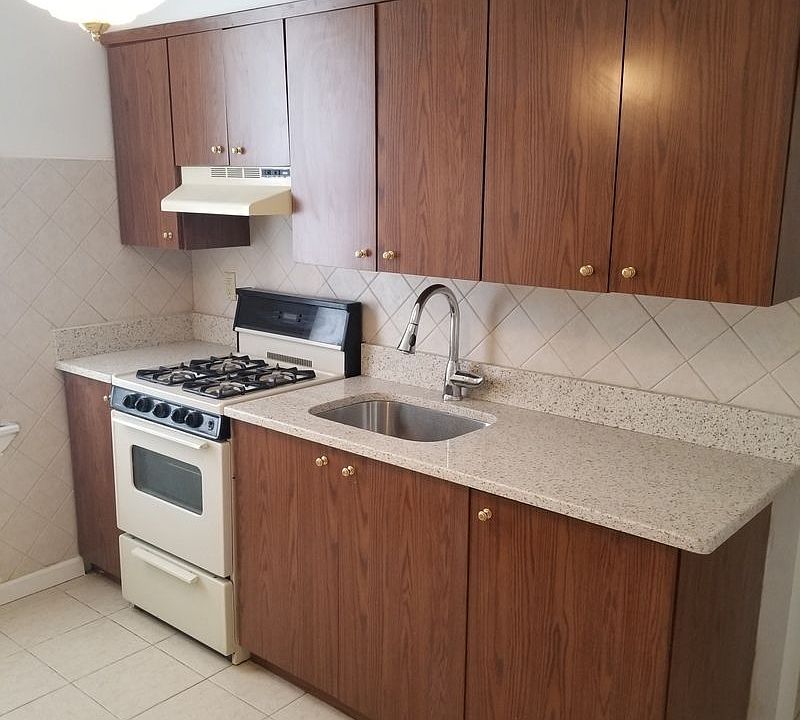1st image of 2411 29th St APT 1F
